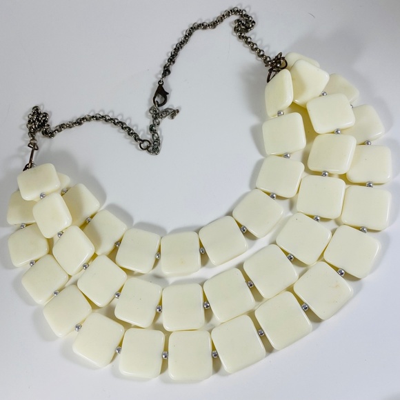 Cool Cream off white 3 strand lucite square bead statement necklace 1990s - Picture 2 of 4